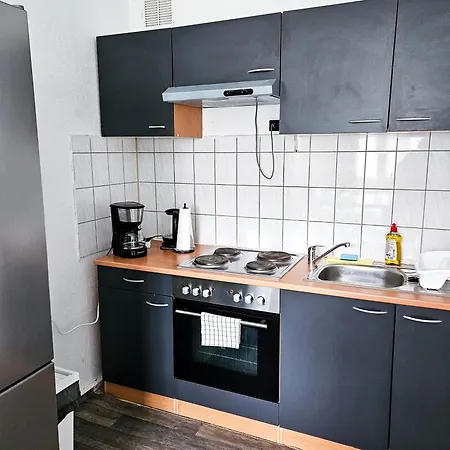 Business & Monteur Halle, Naehe Leuna, Flughafen, Schkeuditz Apartment