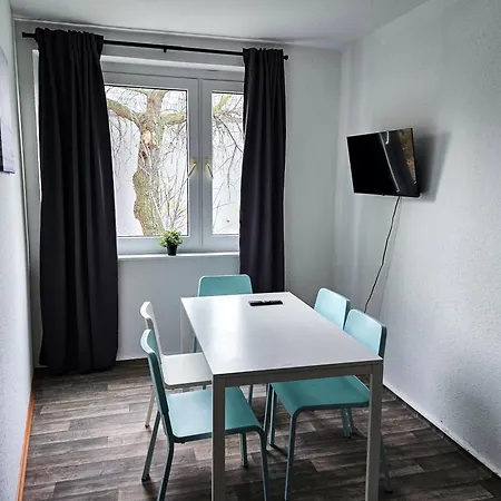 Business & Monteur Halle, Naehe Leuna, Flughafen, Schkeuditz Apartment