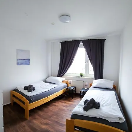 Business & Monteur Halle, Naehe Leuna, Flughafen, Schkeuditz *