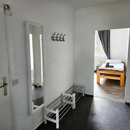 Business & Monteur Halle, Naehe Leuna, Flughafen, Schkeuditz Apartment